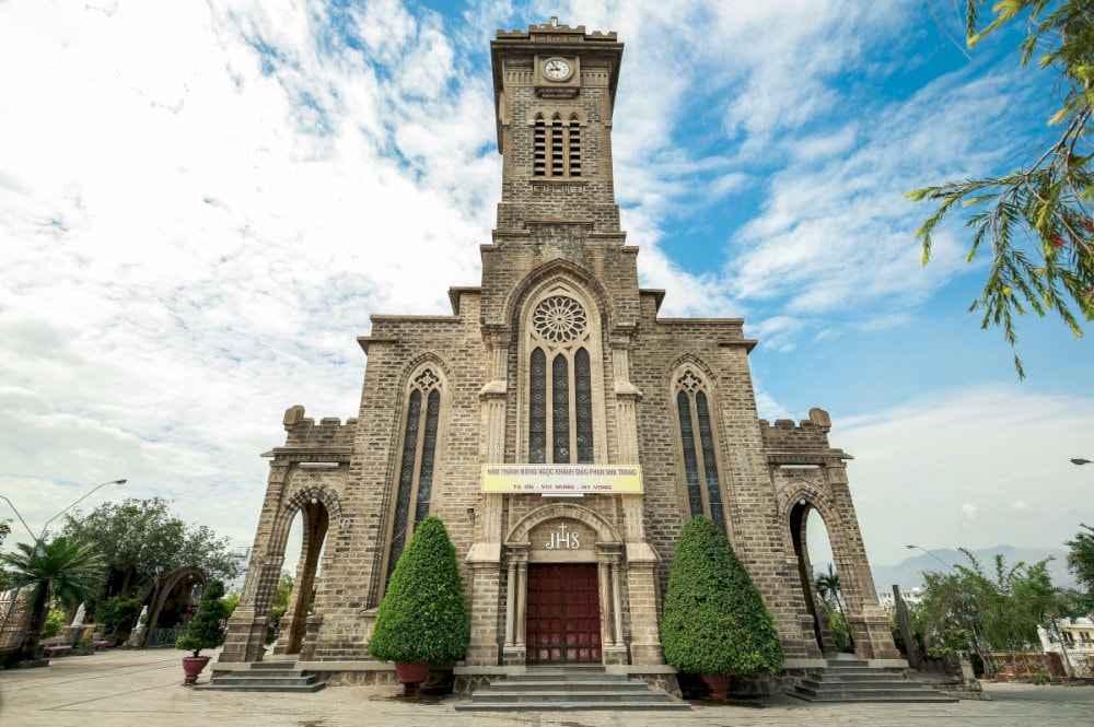 The cathedral's structure primarily comprises reinforced concrete and brick walls